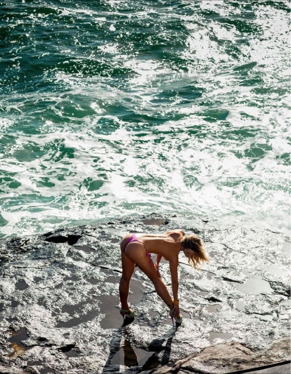 Revista Playboy  2012 11 Karen Kounrouzan 019