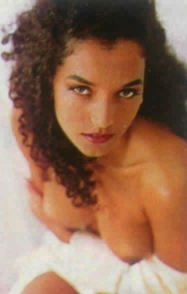 359 Revista Playboy  1993 05 Monica Carvalho03