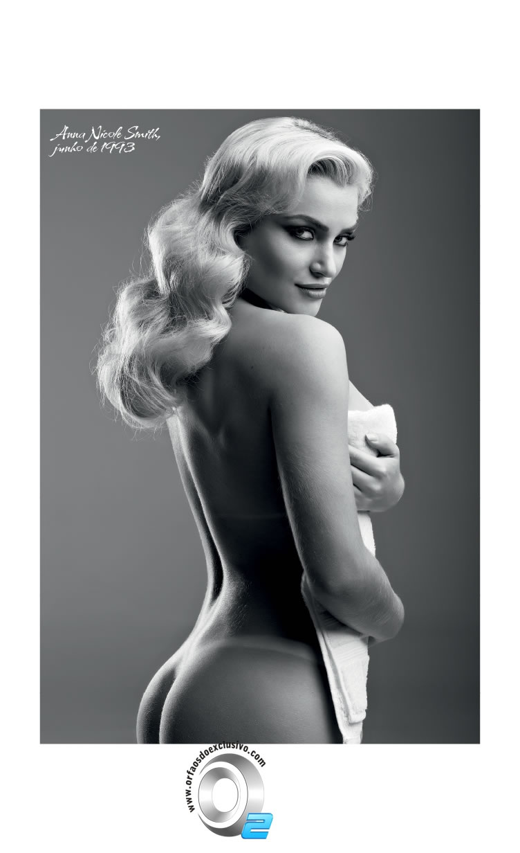 267 Revista Playboy  2013 12 Thaiz Schmitt1 8