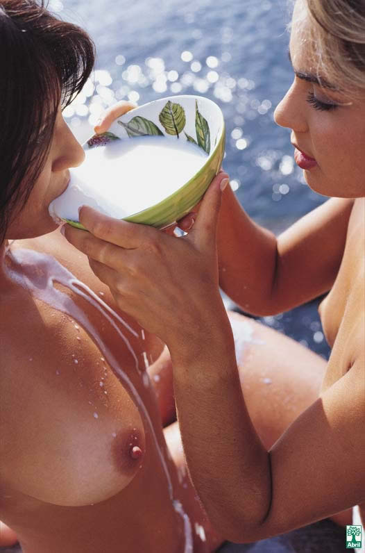 Revista Playboy  2004 06 Naara e LorraineNaara e Lorraine 10