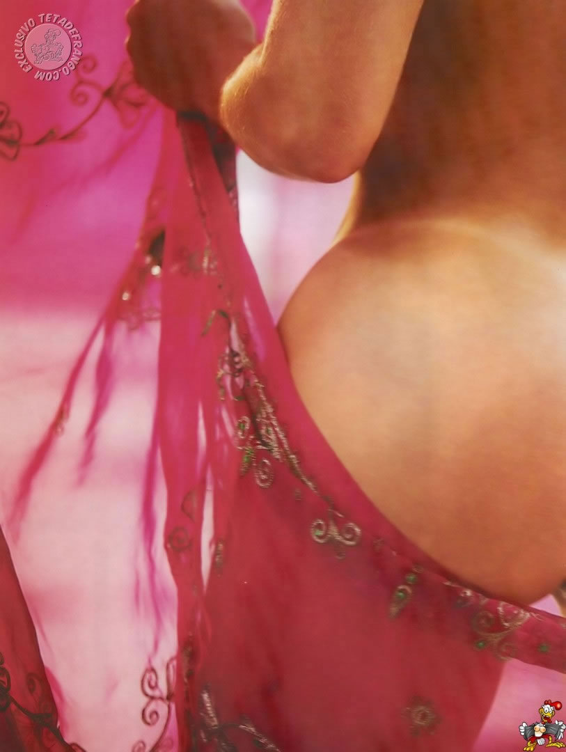 035 Revista Playboy  2010 04 Especial Mulher Mumia 38