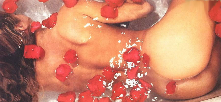 063 Revista Playboy  2002 08 Deborah Secco 09