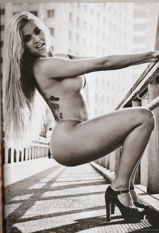 Revista Playboy  2012 04 Aryane Steinkopfaryane 19