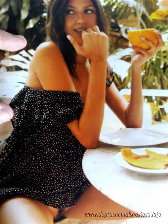 574 Revista Playboy  2010 03 Tessalia BBB 100803201010860 Large