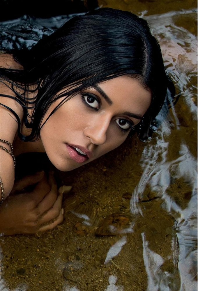 477 Revista Playboy  2015 11 Cintia Vallentim India Fitness 25