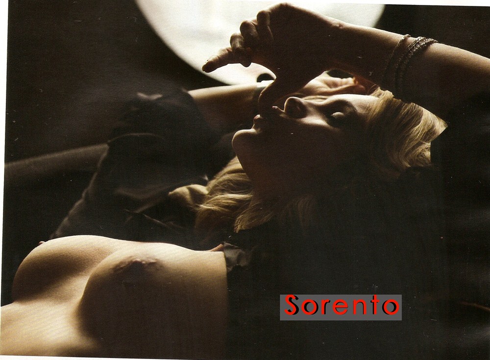 763 Revista Playboy  2009 12 Flavia Alessandra011