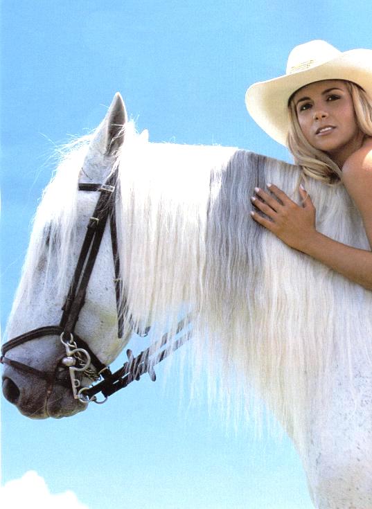 Revista Playboy  2000 12 Carla Perez  05